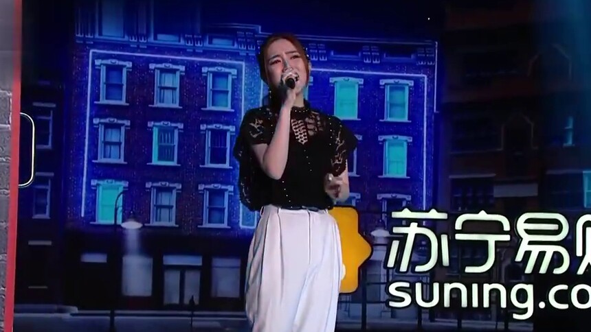 邓紫棋深情演绎《句号》惊艳全场，优美场景如话剧