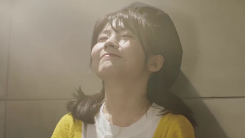 赖美云《女孩与王冠》每个勇敢的女孩都自带王冠，请让我唱给你听