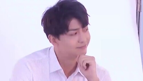 《婆婆和妈妈》李佳航海报拍摄独家探班：张大律师表情包王子再度认证