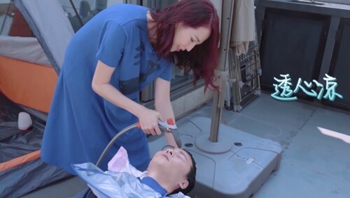 蔡少芬变托尼洗头翻车，张晋：求你放过我