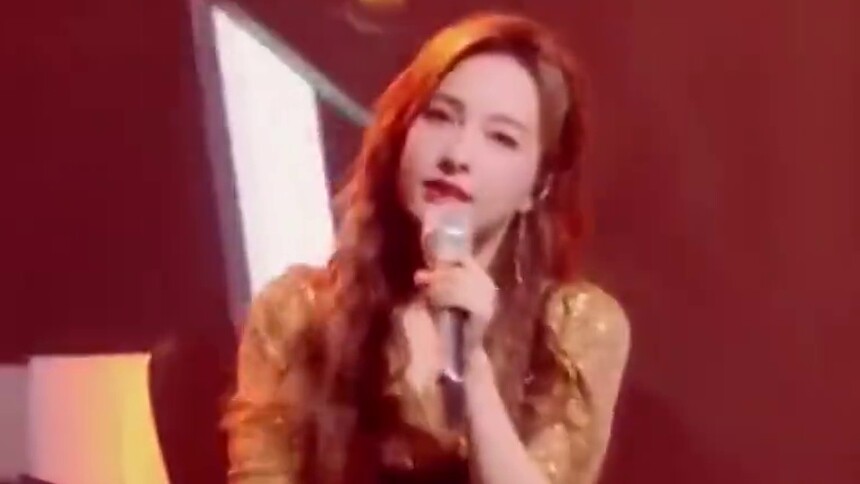 被吴昕的表演惊艳了，原创rap直击内心，一字马侧手翻样样行，简直是宝藏女孩