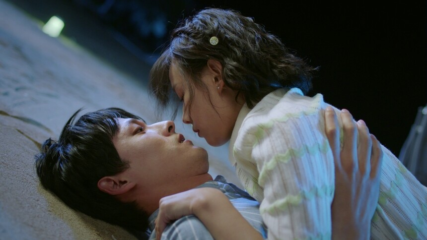《彗星来的那一夜2》第13集看点：合心夫妇被困孤岛！一吻定情感情升温