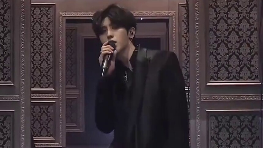 蔡徐坤《情人》多机位来啦！