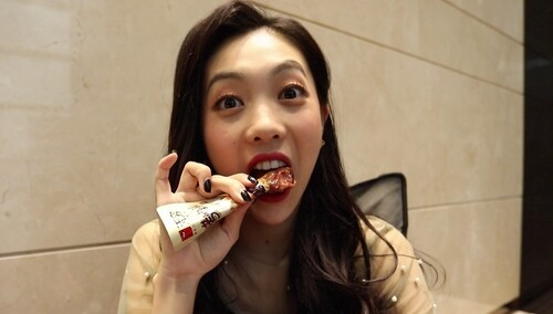 王倩戏里霸道戏外变可爱吃货