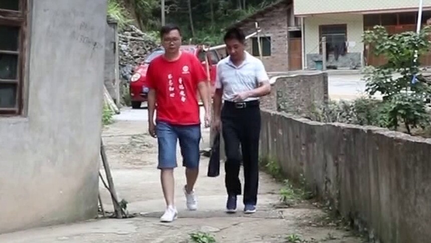 湖南 脱贫攻坚群英谱——脱贫攻坚干部考察调研 杨迪波：念“山”字经 走致富路