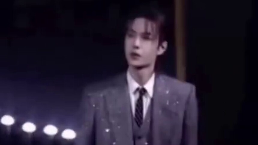 王一博的少爷走路合集