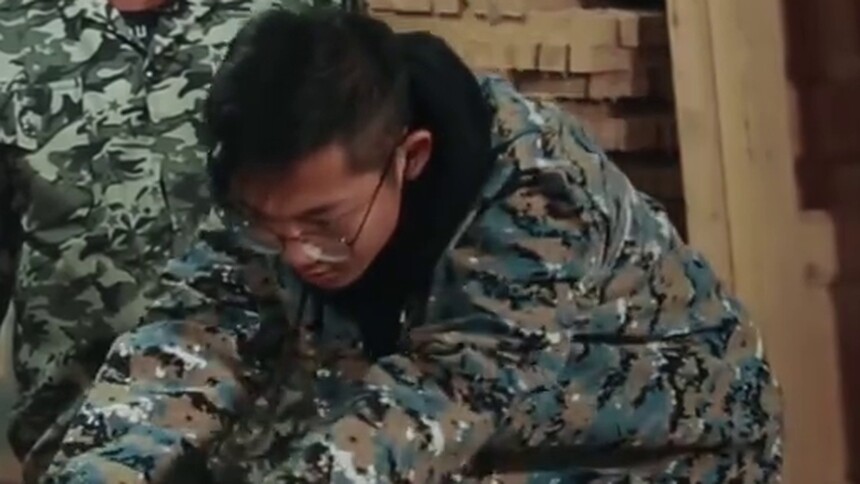 被表扬了美滋滋，熊爸喜提木工高徒李嘉宝
