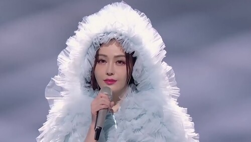 纯享版：汤晶媚唱《月光爱人》，京剧水袖舞一键换装