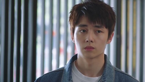 南北的醋坛子打翻了 小鱼和师哥吃饭被发现