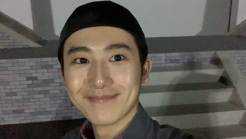 郝富申毕业大戏造型曝光！排练也不忘送上新年祝福