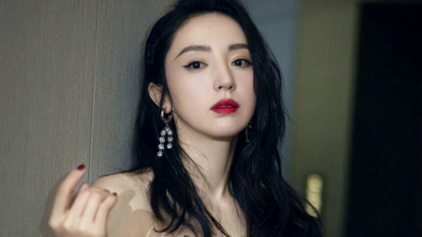 超自律！董璇晒健身照大秀一字马