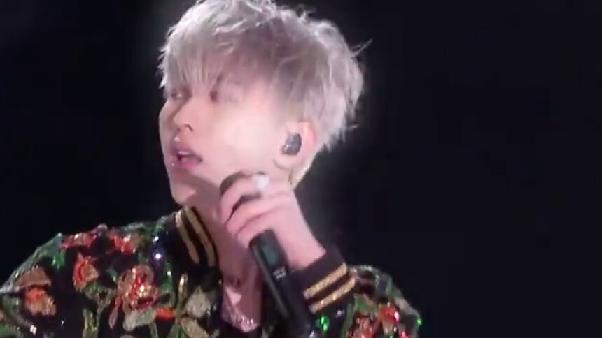 蔡徐坤《标签+Hard to get》舞台