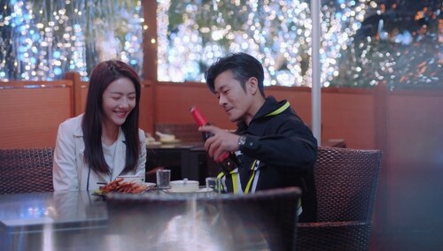 何西亚吴忧烧烤摊约会