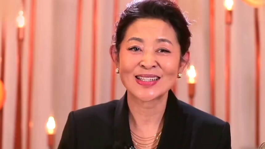 春节之声：倪萍董卿突破主持人印象大玩配音  画面突变太萌了