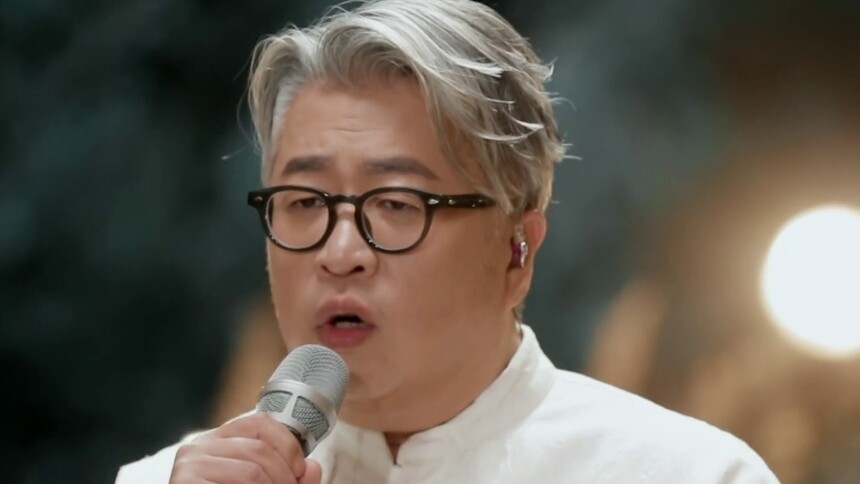 纯享：小柯温柔演唱《何必在一起》 浑厚磁性的声音穿透人心