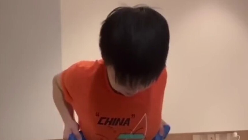 国乒隔离VLOG丨和孙颖莎、王曼昱一起健身＋学习