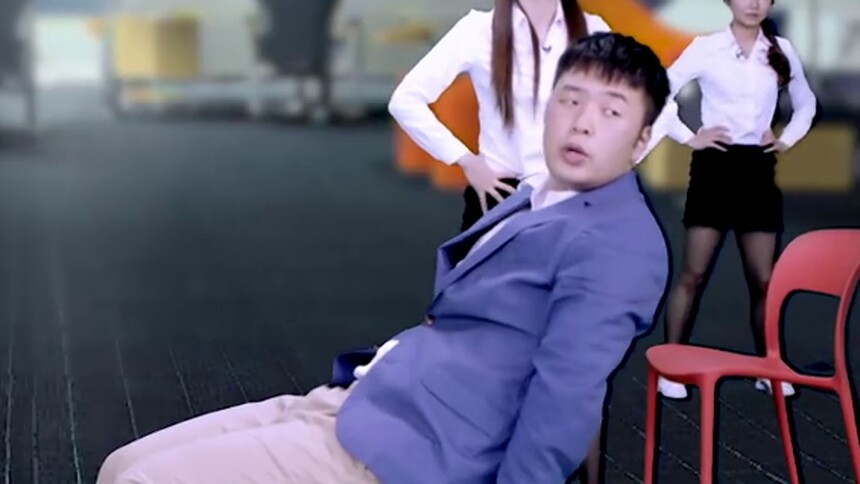 海涛展示如何用凳子健身