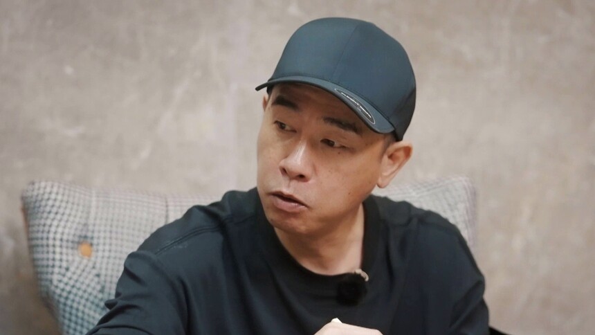 陈小春果然需要翻译，要不然只能和他各聊各的