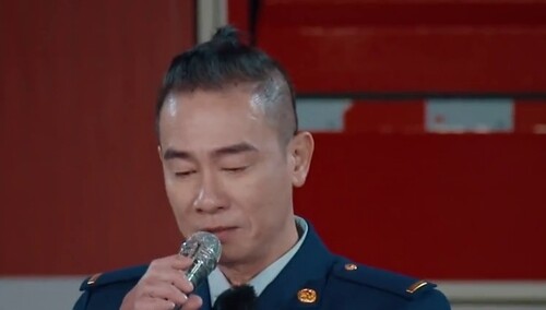 艾站的手写信好戳人！陈小春刚开始读就崩溃了