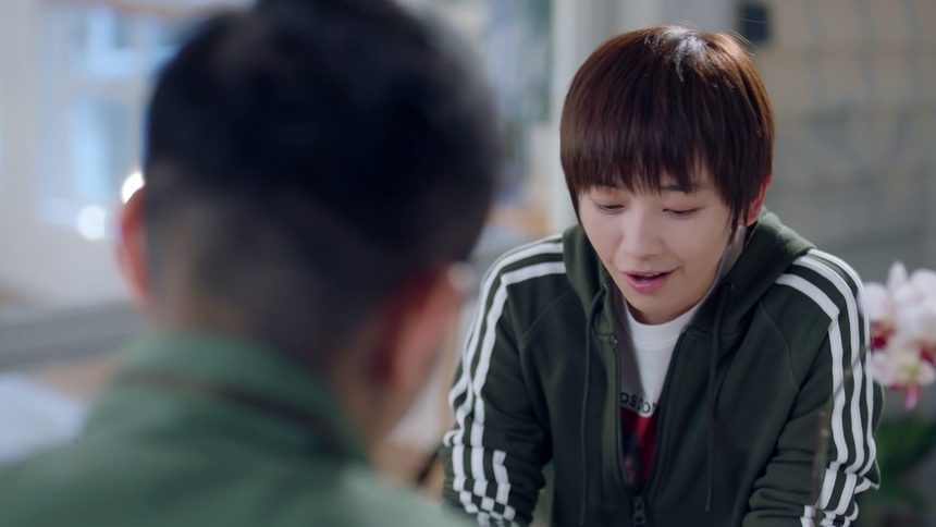 阿力给叶可送训练菜单 被萧然撞破