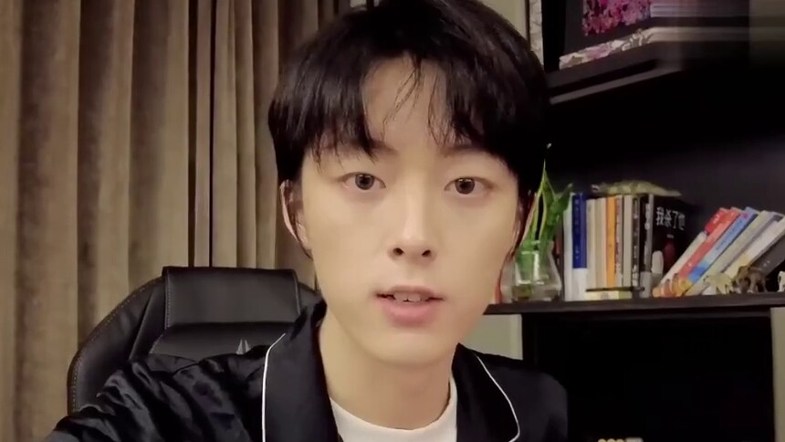 徐新驰拼乐高自带讲解，最后也没有忘记耍帅