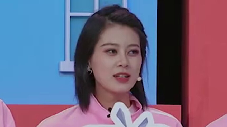 赵昭仪曝王一博在剧组抢糖吃