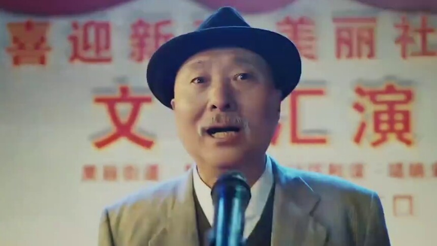 陈佩斯父子同台摇滚，一个唱歌一个打鼓，父子俩默契感满满！