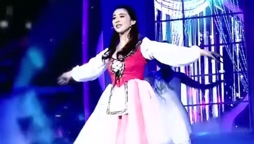 《妈妈，你真好看》嘉宾档案：绝美舞台！刘梓娇《百变大咖秀》片段