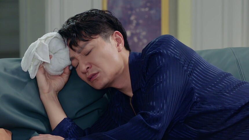 何景华探望顾家伟，顾家伟人前人后两幅面孔