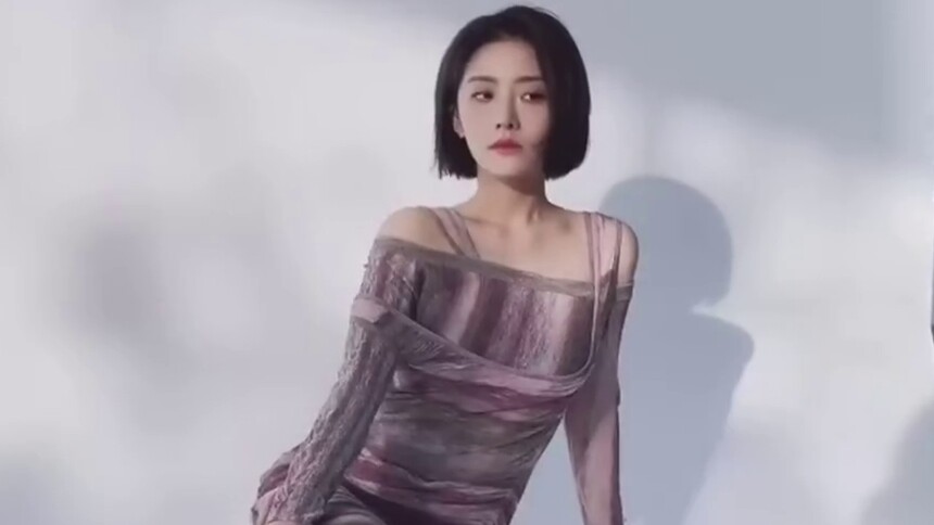 喻言神州艺术杂志花絮，干净澄澈的白，淡妆的喻言也太美啦