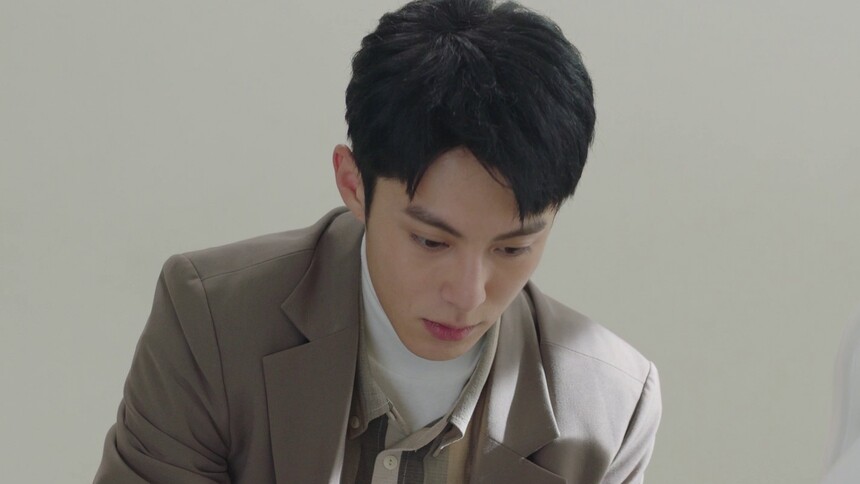 祁晓给沈若歆系鞋带 喜欢太明显若歆都笑啦