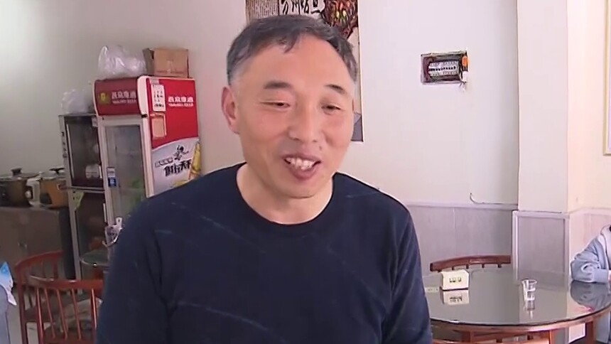 湘潭 “独掌”大哥潘平洋勇救落水司机（三） 热心店主冯德福：生命接力 我护送到终点