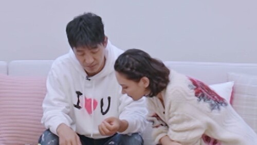 郭晓东受伤程莉莎心疼坏了 无微不至的照顾看了令人发酸
