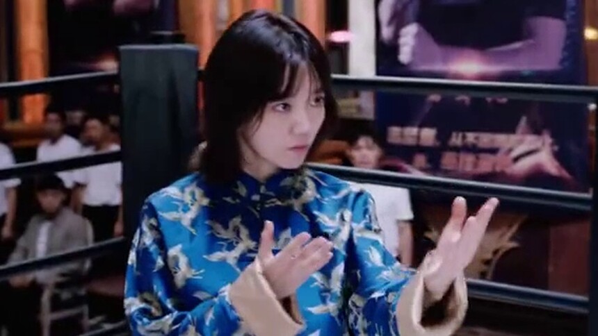 于莎莎打戏好绝，出拳敏捷眼神凌厉，这个身手绝对可以打满分