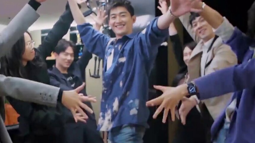不会做导演的演员不是一个好老板！张翰导演《初入职场的我们》MV