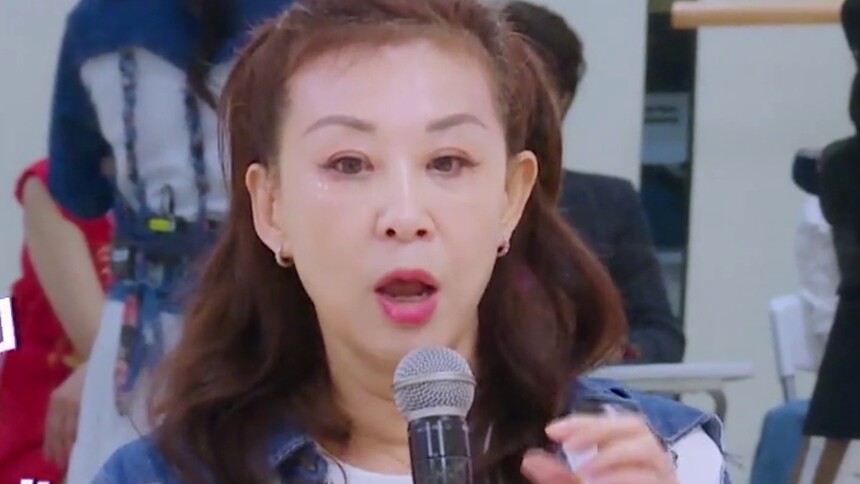 李斯丹妮妈妈新造型致敬《排球女将》！小鹿娟子重回追星年代