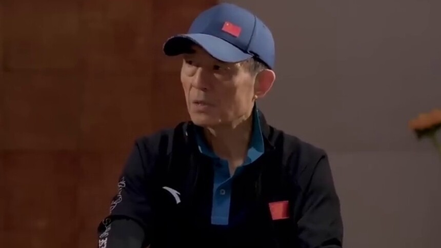 张艺谋谈“谋女郎”标准  直言不选整容脸
