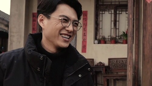 靳东在线打脸 秀天津话逗乐高露