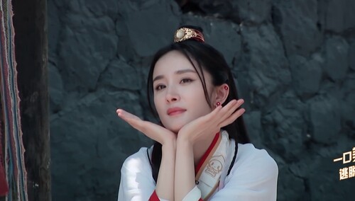 杨幂学习比叉掌超可爱 邓伦呆萌复述左圈圈右圈圈