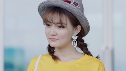 《飞鸟集》第1集看点：武越机场截胡跑车帅到飞起 小满全程痴汉脸