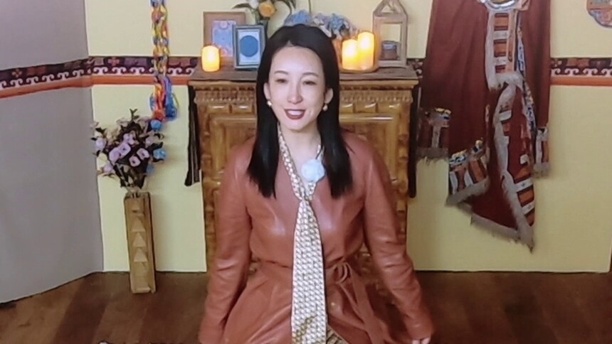 秦海璐撒娇升级版，亲亲抱抱举高高一个不落