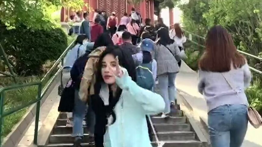 鞠婧祎分享碎片日常，美女子又营业了！原相机下也闪闪发光的美貌