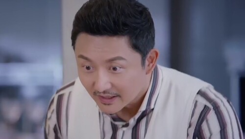 小蕾在书吧碰到天明，爱情开始的地方