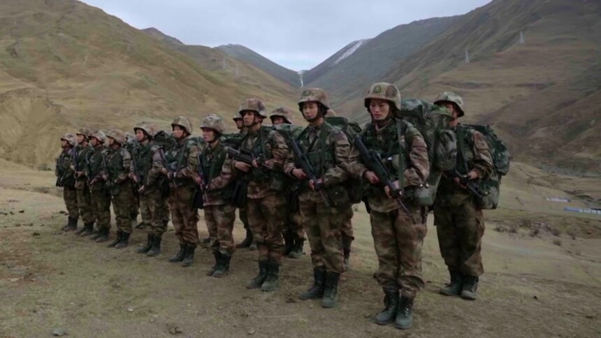 高原女兵体能蜕变记，互相助力克服高原反应和高强度训练
