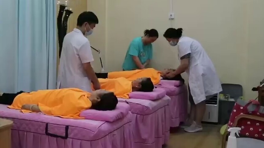 胡明荣：做好社区工作 职责所在义不容辞