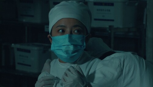 《法医秦明之无声的证词》第13集看点：超萌！验尸停电秦明熊抱林当