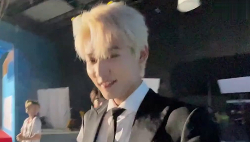 INTO1模仿周柯宇，周柯宇：不愿再笑man