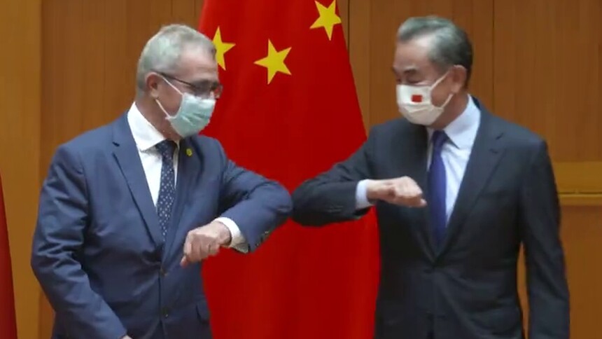 王毅同马耳他外长巴尔托洛举行会谈