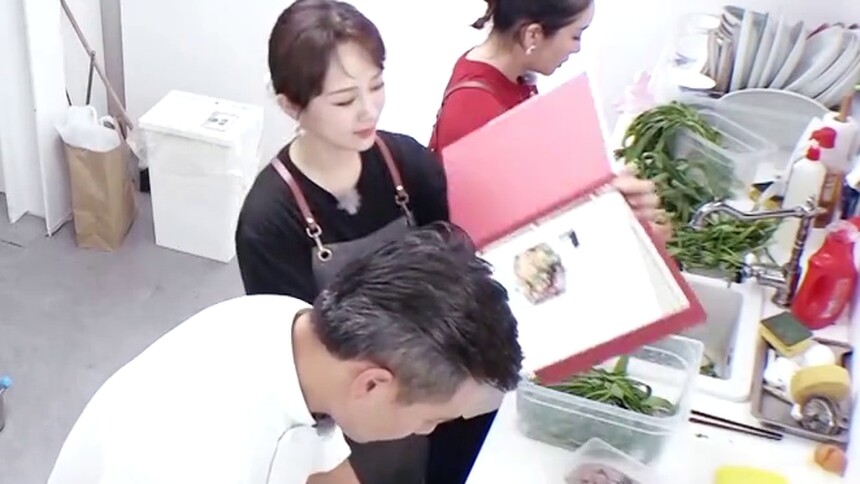 《中餐厅3》独家彩蛋：杨紫真是做菜单小天才！得到黄店长高度称赞