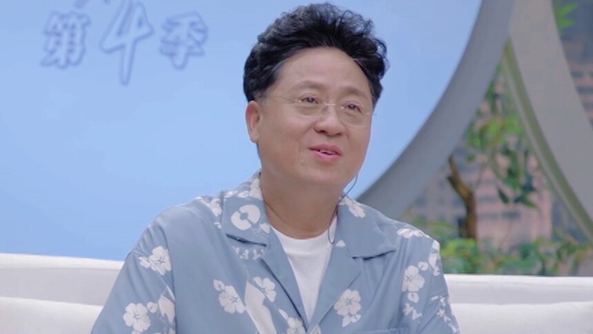 老樊说和李莎冲浪像被抽大嘴巴子，一秒逗笑李莎爸爸